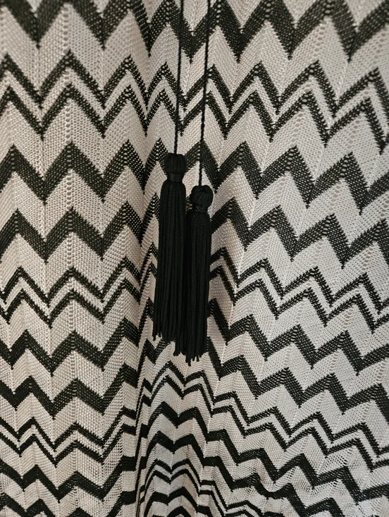 Chelsea & Violet Black and Tan Chevron V-Neck Dress. S - Picture 4 of 7